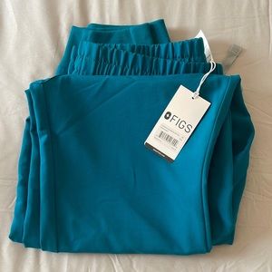 Brand new trendy Figs scrub pants! High-waisted